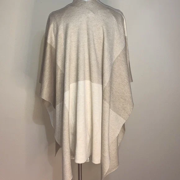 La Fiorentina Wrap One Size in Oatmeal/Beige color - Picture 4 of 9